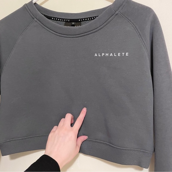 Alphalete Proud Never Satisfied Cropped Sweatshirt Gray XS Long Sleeve - Picture 5 of 7